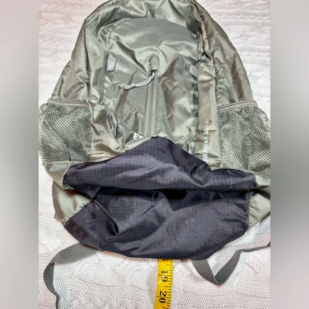 Eddie Bauer Green 20L Lightweight Stowaway Packable Spruce Green Backpack - Picture 10 of 16
